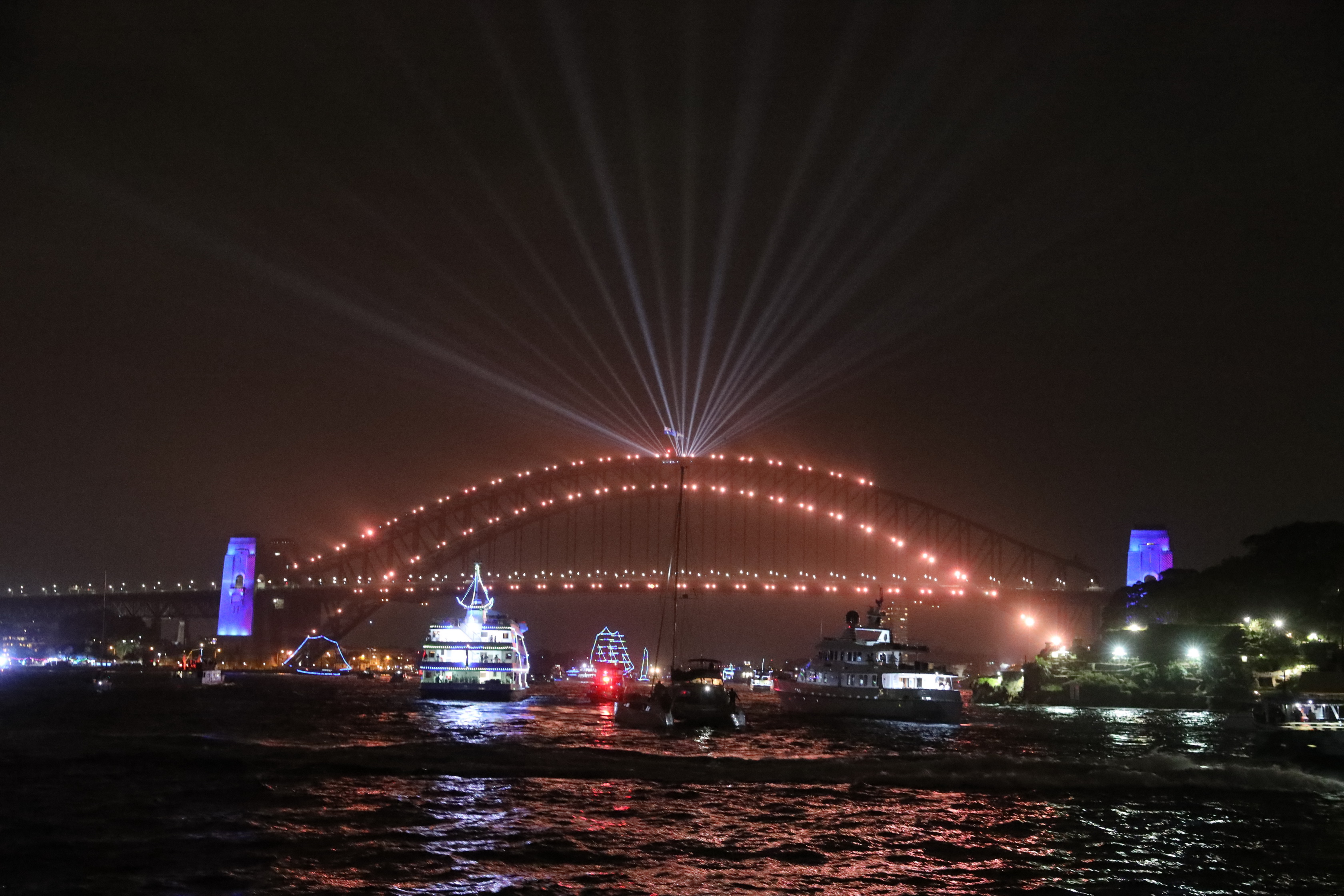 Ein großartiges Feuerwerk im Sydney Harbour